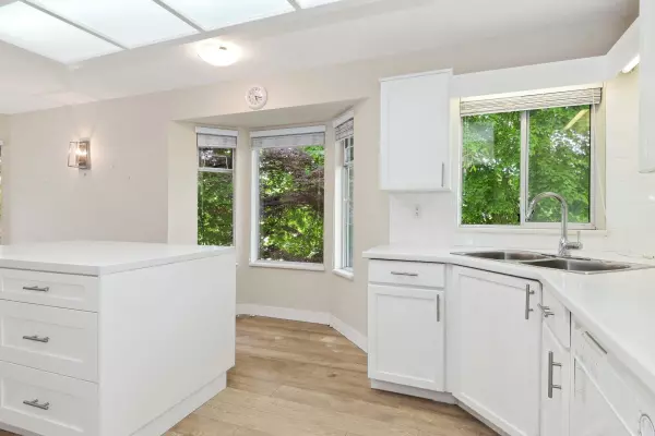 Surrey, BC V3W 0J6,7156 121 ST #228