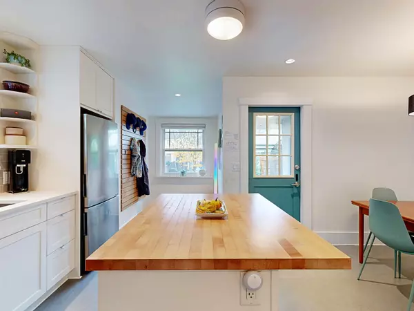 Vancouver, BC V5K 1H3,2640 Mcgill ST