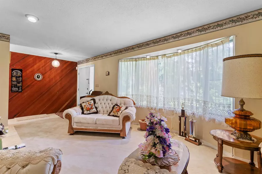 11668 272 ST, Maple Ridge, BC V2W 1N1