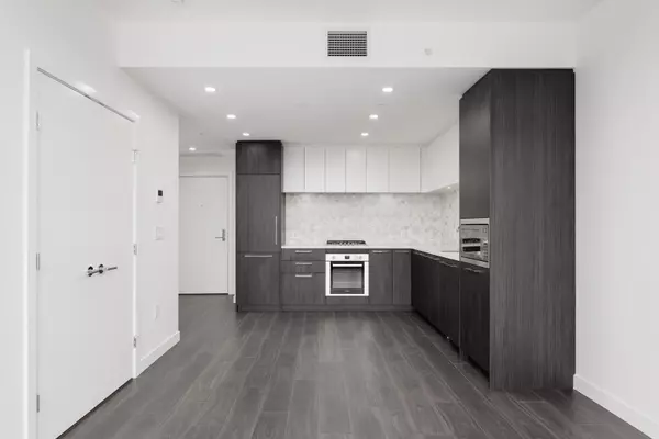 Burnaby, BC V5C 0K2,2425 Alpha AVE #1305