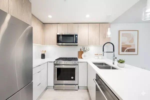 North Vancouver, BC V7L 0H1,108 E 8th ST #116