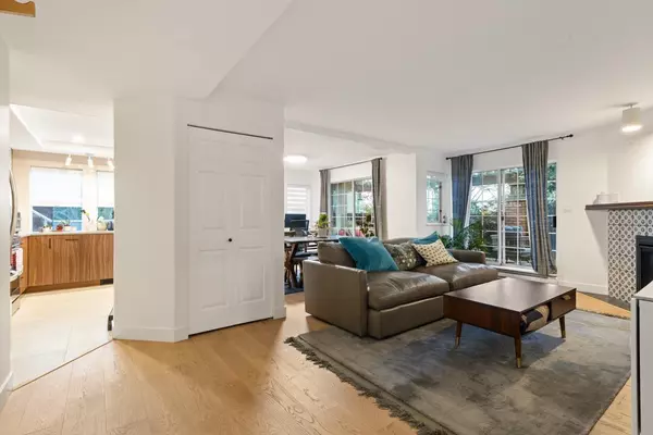 Burnaby, BC V7S 1M7,3401 Curle AVE #203