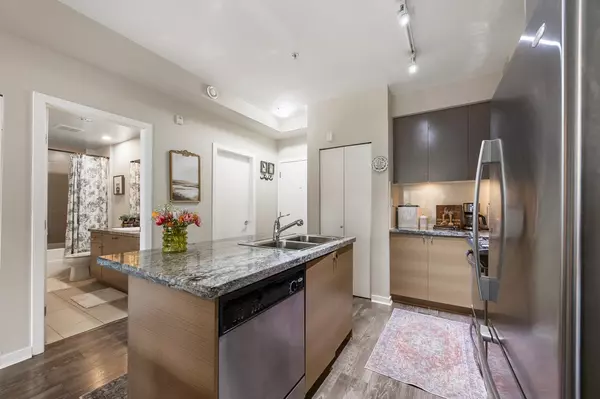 Surrey, BC V4N 6J7,6430 194 ST #206