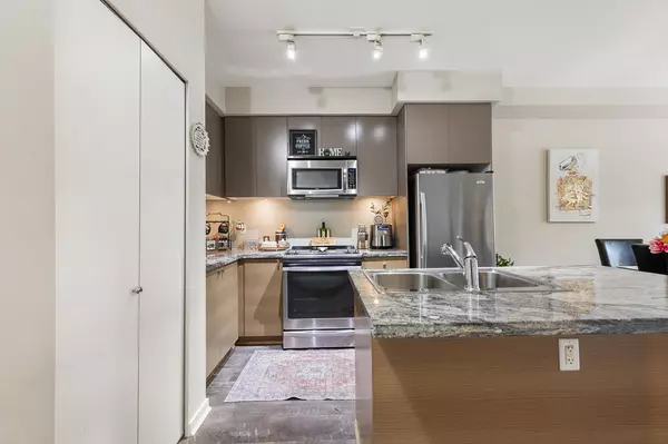 Surrey, BC V4N 6J7,6430 194 ST #206