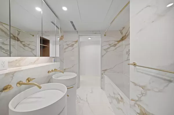 Vancouver, BC V6E 0E5,1033 Nelson ST #706