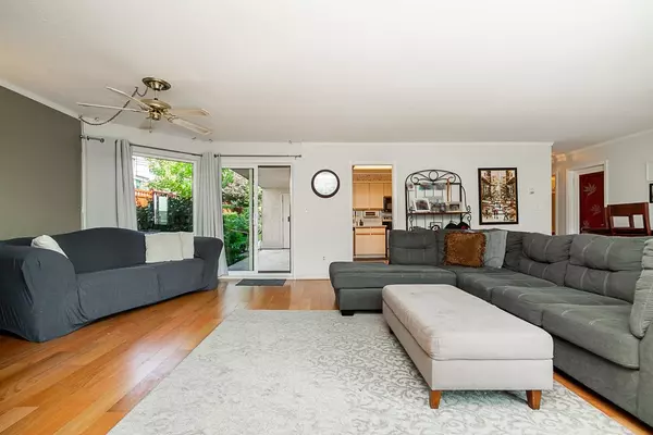 White Rock, BC V4B 5G6,1350 Vidal ST #519