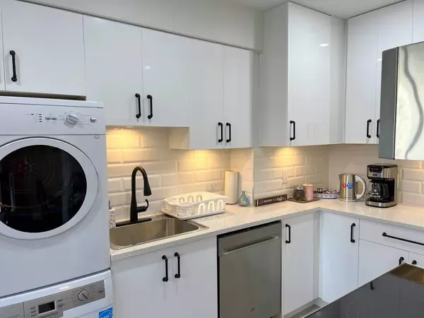 North Vancouver, BC V7N 2K9,515 W Queens RD