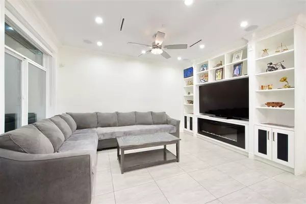 Vancouver, BC V5W 3M9,5886 Sherbrooke ST