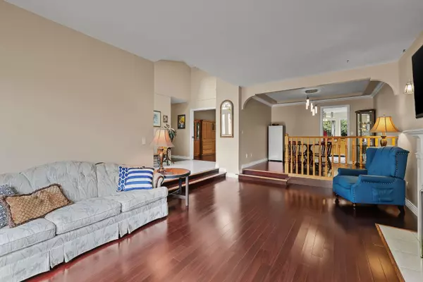 Surrey, BC V3S 7P4,6041 186 ST