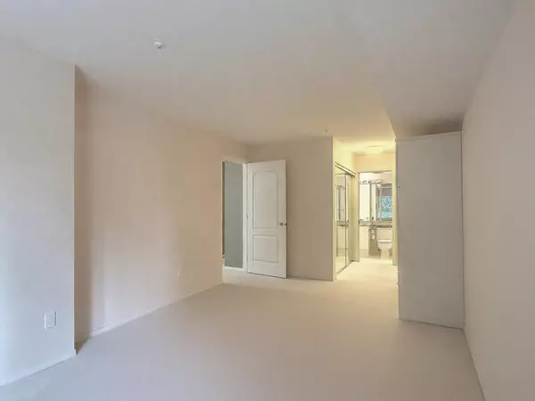 Surrey, BC V3T 3T5,10128 132 ST #212