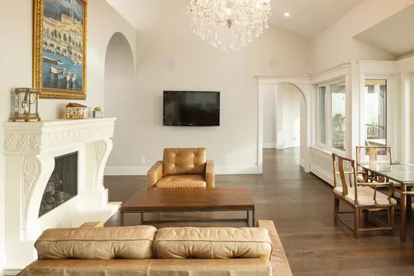 3602 Creery AVE West Vancouver, BC V7V 2M1