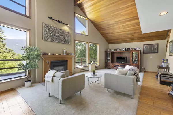 Belcarra, BC V3H 4R3,3456 Main AVE