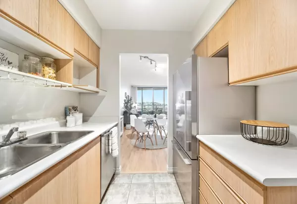 8871 Lansdowne RD #801 Richmond, BC V6X 3X8