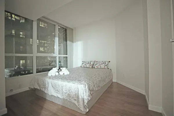 Vancouver, BC V6E 4N1,555 Jervis ST #807