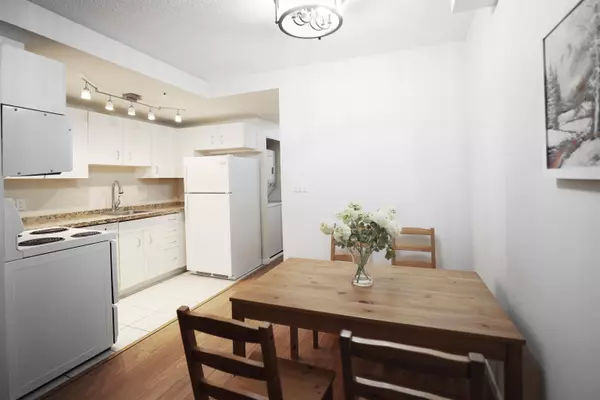 Vancouver, BC V6E 4N1,555 Jervis ST #807