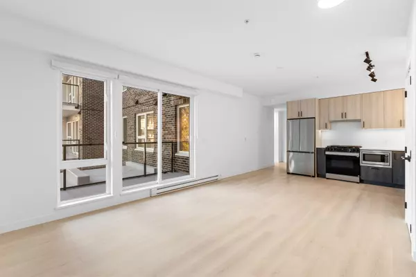 Port Moody, BC V3H 2E6,2002 St. George ST #221