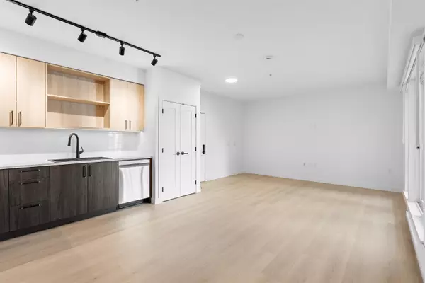 Port Moody, BC V3H 2E6,2002 St. George ST #221