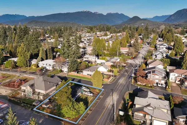 Coquitlam, BC V3J 5B4,740 Porter ST