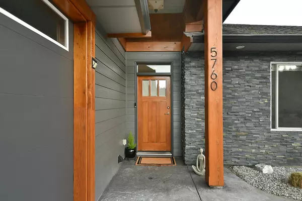 Sechelt, BC V7Z 0N8,5760 Turnstone DR