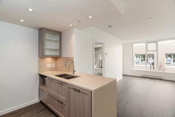 5598 Ormidale ST #504, Vancouver, BC V5R 0E5