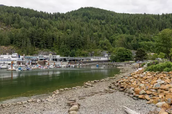 West Vancouver, BC V7W 2B2,6691 Nelson AVE #202