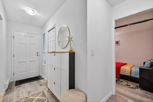 White Rock, BC V4A 7N8,14271 18a AVE #103