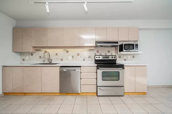 Coquitlam, BC V3K 3M6,555 Austin AVE #1501