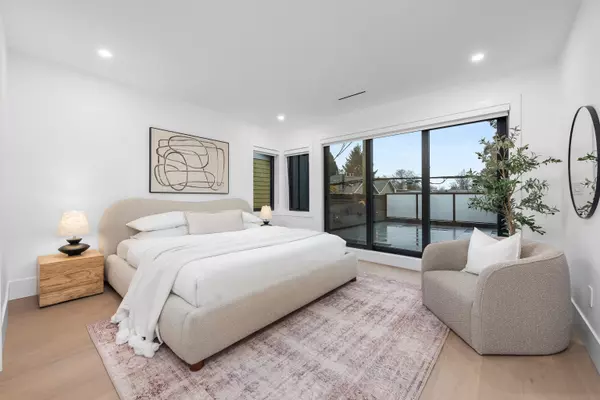 Vancouver, BC V5Y 1Z9,273 W 17th AVE #2