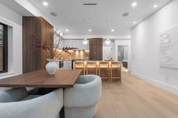 Vancouver, BC V5Y 1Z9,273 W 17th AVE #2