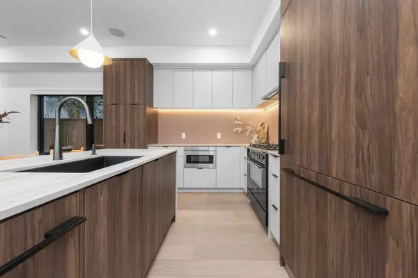 Vancouver, BC V5Y 1Z9,273 W 17th AVE #2