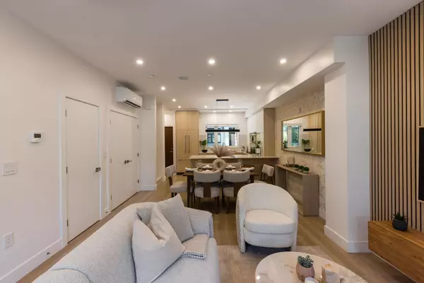 North Vancouver, BC V7J 2K8,342 Mountain HWY #108