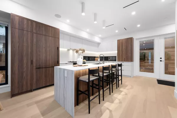 Vancouver, BC V5Y 1Z9,275 W 17th AVE #2