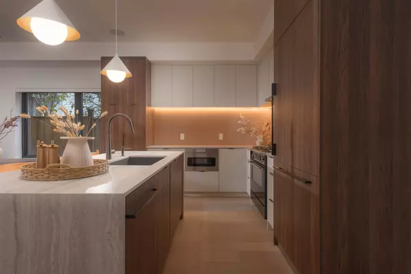 Vancouver, BC V5Y 1Z9,275 W 17th AVE #2