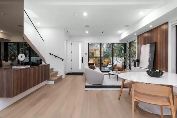 Vancouver, BC V5Y 1Z9,275 W 17th AVE #2