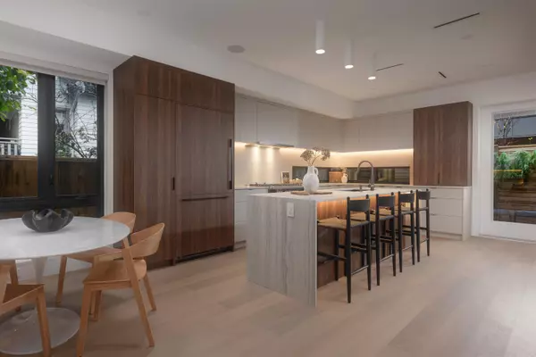 Vancouver, BC V5Y 1Z9,275 W 17th AVE #2