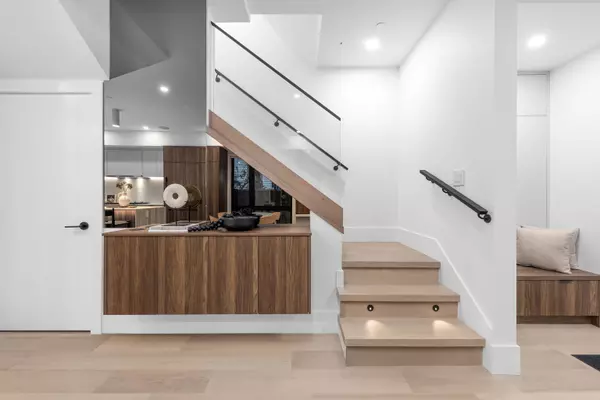 Vancouver, BC V5Y 1Z9,275 W 17th AVE #2