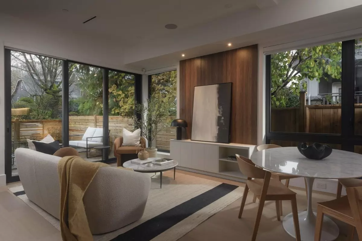 Vancouver, BC V5Y 1Z9,275 W 17th AVE #2