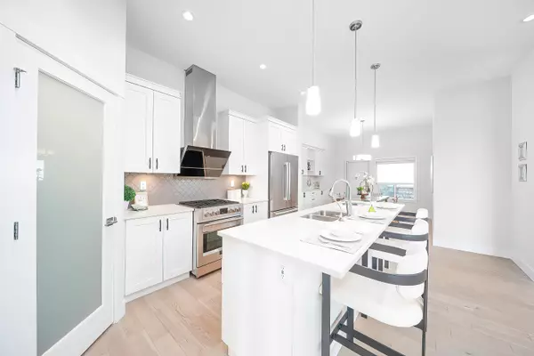 2118 165 ST Surrey, BC V3Z 0V7