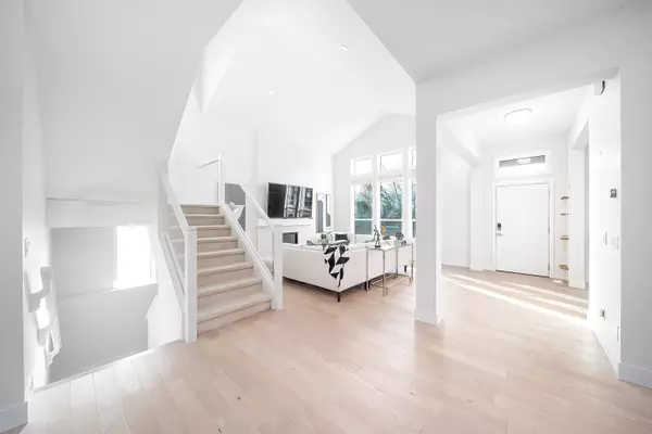 2118 165 ST Surrey, BC V3Z 0V7