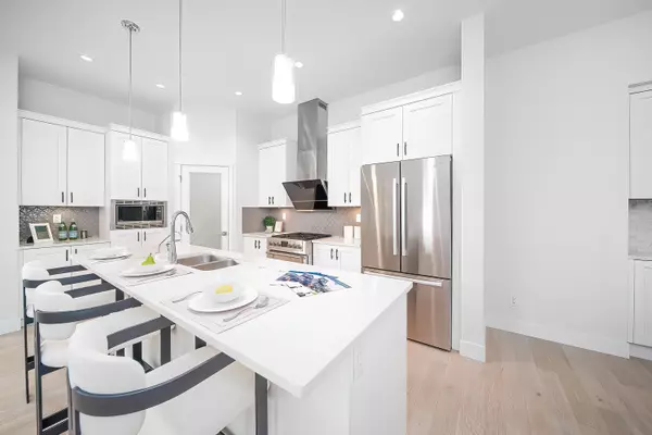 2118 165 ST Surrey, BC V3Z 0V7