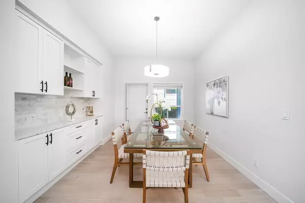 2118 165 ST Surrey, BC V3Z 0V7