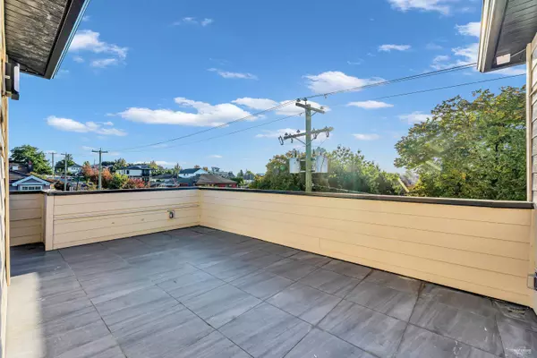 2705 East 3rd AVE #1 Vancouver, BC V5M 1H3