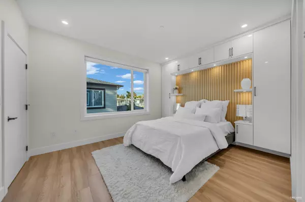 2705 East 3rd AVE #2 Vancouver, BC V5M 1H3