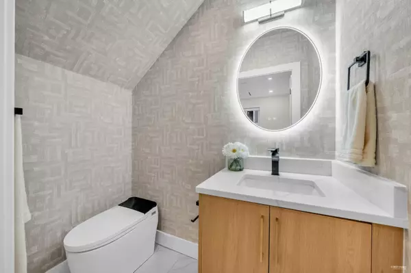 2705 East 3rd AVE #2 Vancouver, BC V5M 1H3