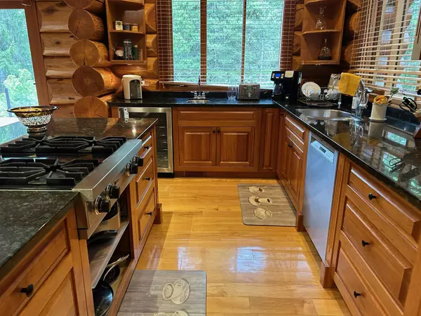 6361 Fairway DR Whistler, BC V8E 0C9