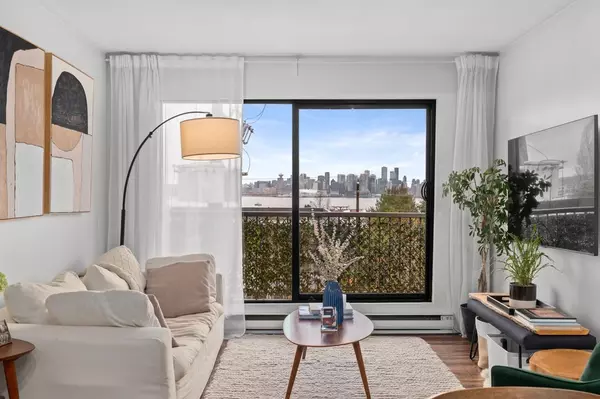 North Vancouver, BC V7M 1H8,251 W 4th ST #311