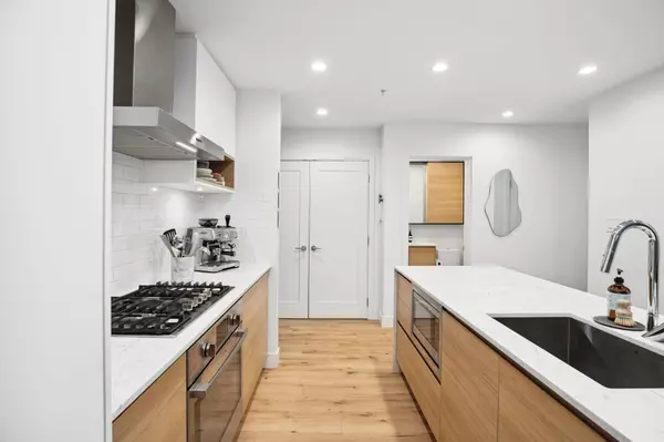 Port Moody, BC V3H 0M9,55 Klahanie DR #410