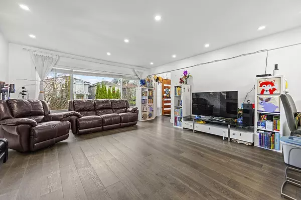 Vancouver, BC V5X 1H2,778 E 52nd AVE