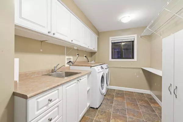 Surrey, BC V3S 5X5,6245 152a ST