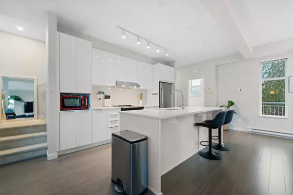 Maple Ridge, BC V2X 4K9,11295 Pazarena PL #1904